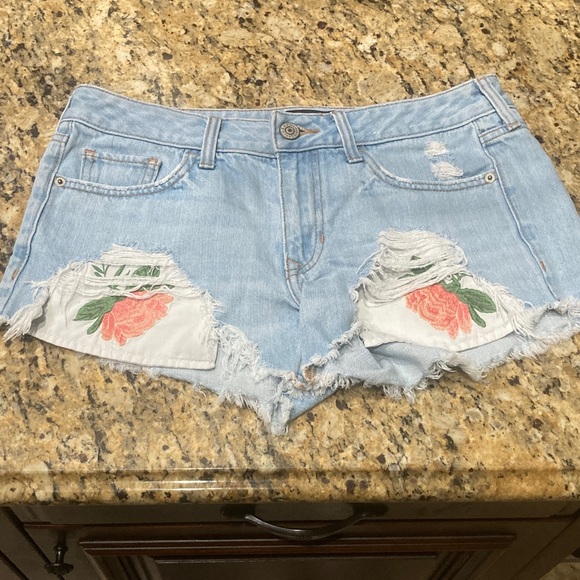 Express Pants - Express Distressed Denim Shorts With Floral Embroidery